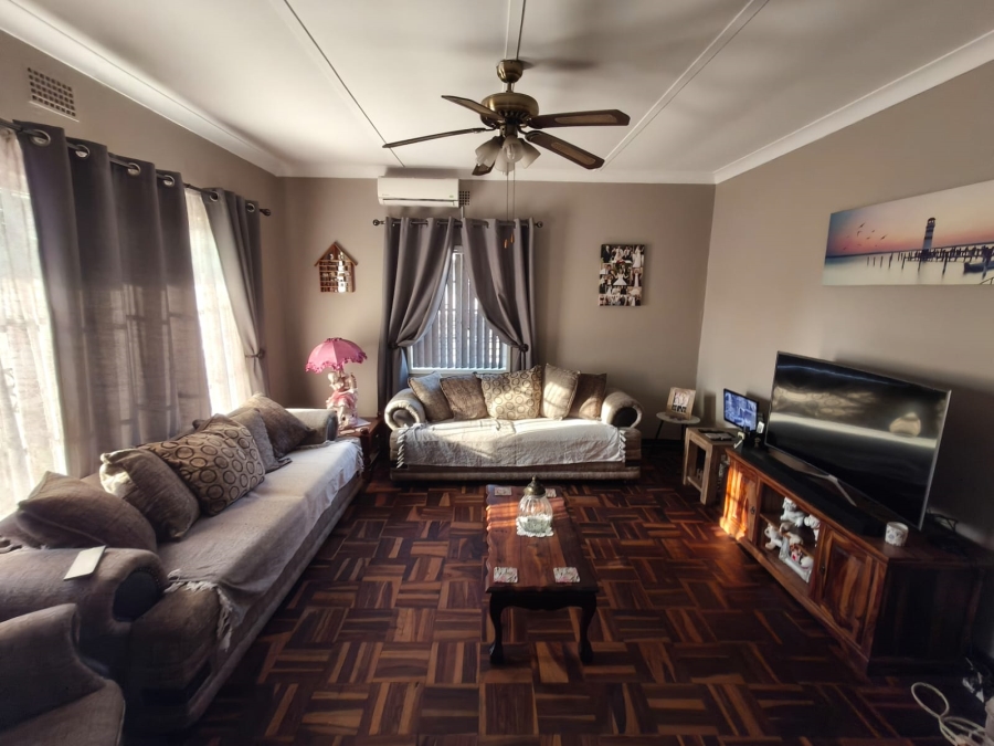 4 Bedroom Property for Sale in Oos Einde North West